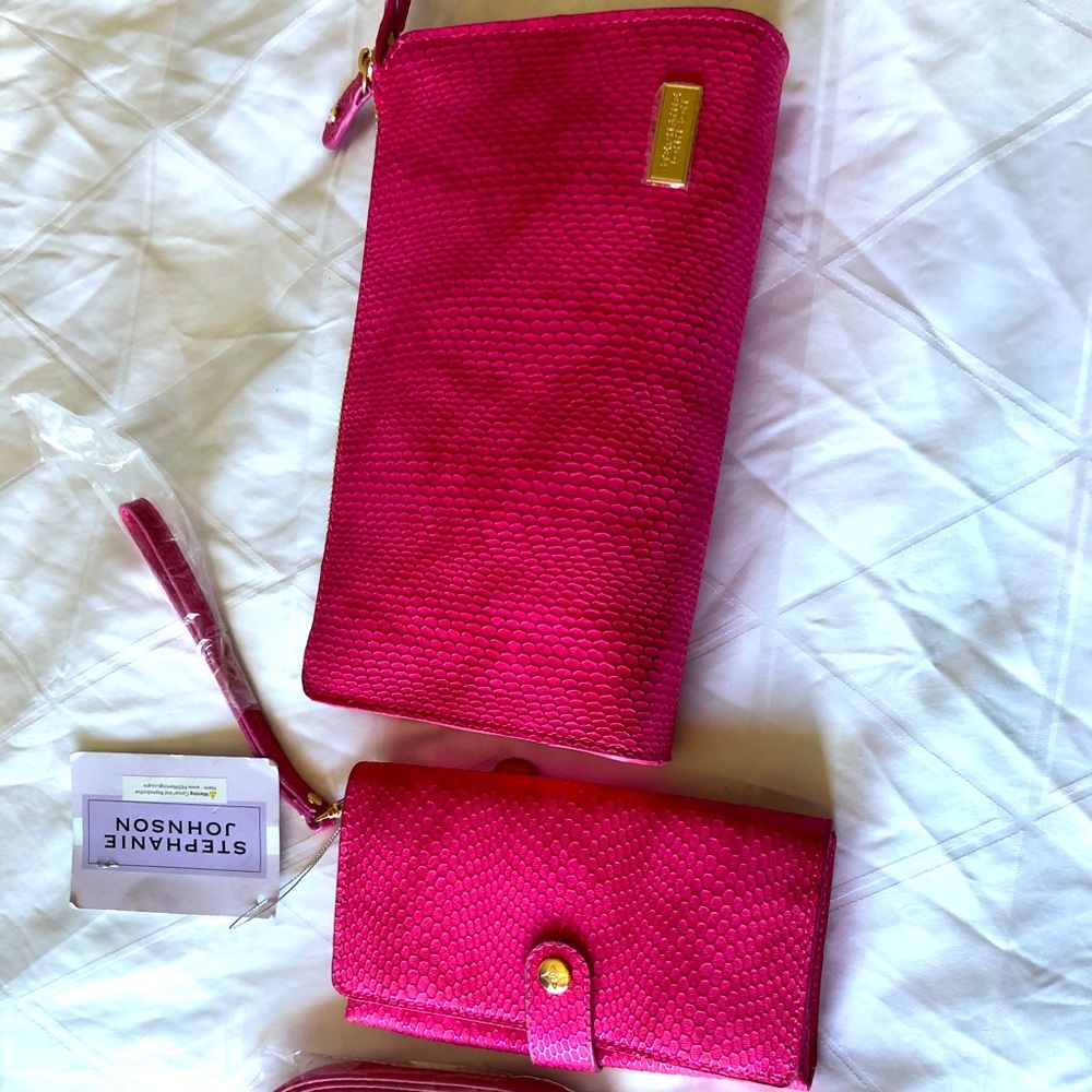 Stephanie Johnson  clutche